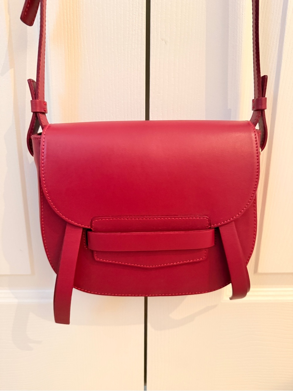 Sleek Red Leather Crossbody Saddle Bag